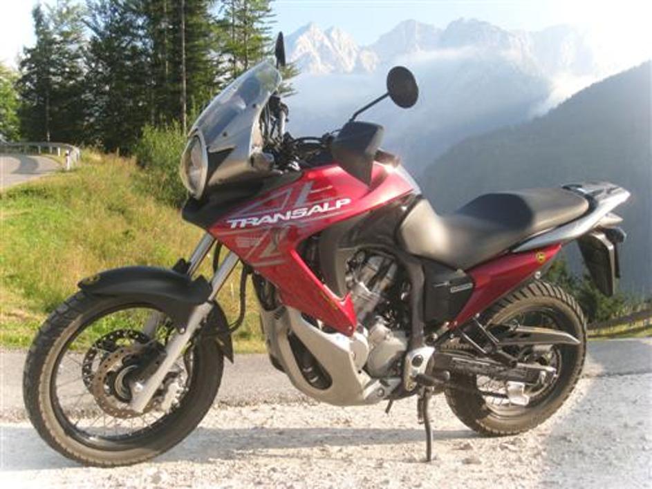 Honda Transalp že 20 let kraljuje na gorskih cestah.