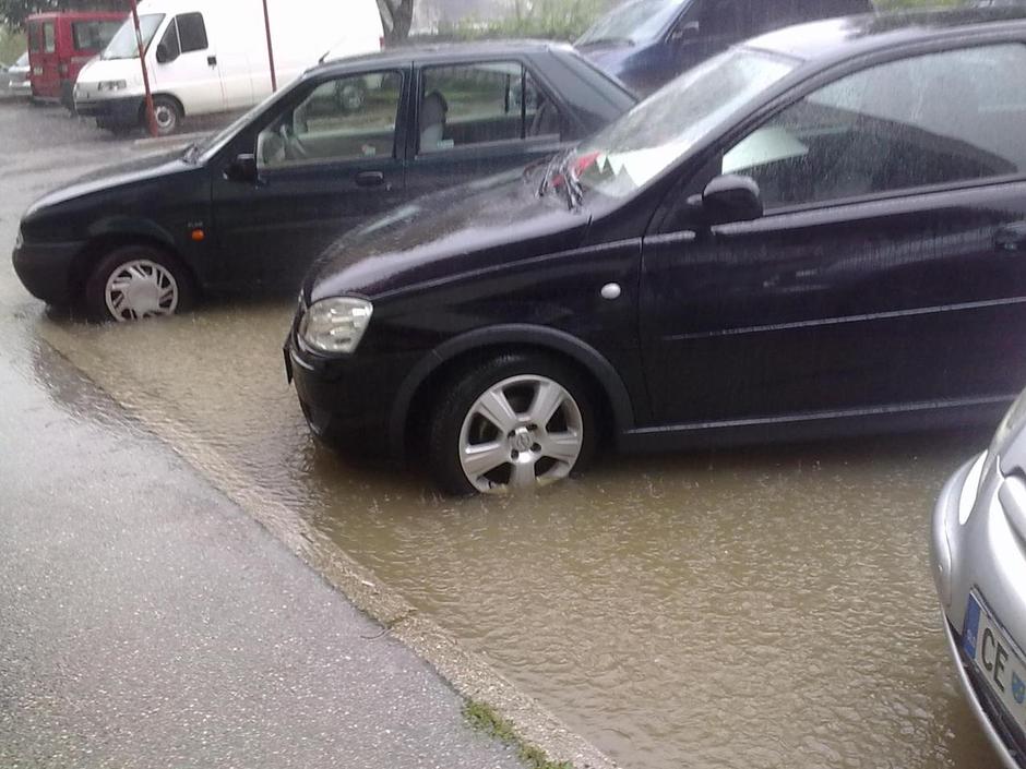 Poplavljeno parkirišče | Avtor: Žurnal24 main