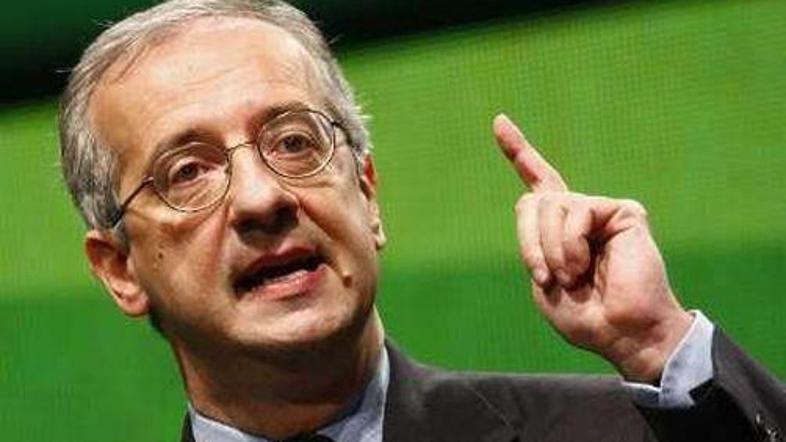 Veltroni je po zadnjih javnomnenjskih raziskavah zaostajal za Berlusconijem, a v