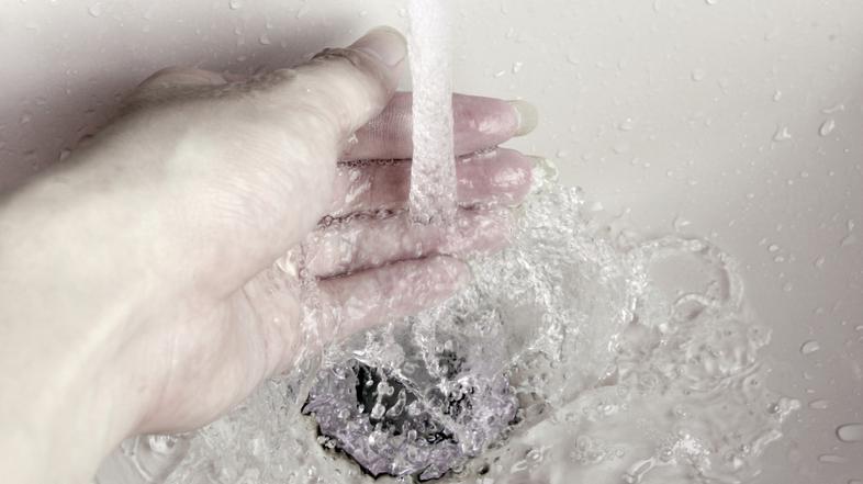 razno 06.03.14. voda, umivalnik, umivanje, foto: shutterstock