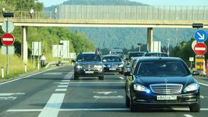 Vozila s spremstvom in prednostjo