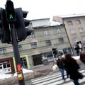 Pred Gospodarskim razstaviščem zelena luč za pešce zelo hitro ugasne. (Foto: Nik