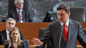 Pahor med razpravo o interpelaciji zoper Kresalovo. (Foto: Dejan Mijovič)