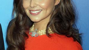 Cheryl je presenečena in razočarana nad nenadno odločitvijo šefov. (Foto: Flynet