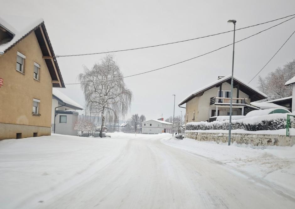 Sneg, zasnežena cesta, Dolenjska | Avtor: Žurnal24 