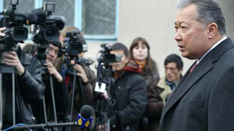 Stranka predsednika Bakijeva bo sama sprejemala zakone.