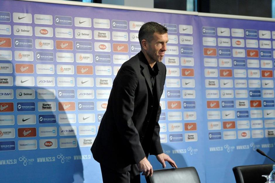 Katanec novinarska konferenca Brdo pri Kranju dres reprezentanca | Avtor: Anže Petkovšek