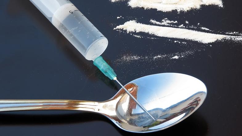 TZlepotazdravje 28.06.12, droga, heroin, igla, foto: shutterstock