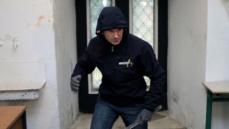 Policisti svetujejo, da si žrtve roparjev zapomnijo čim več njihovih značilnosti