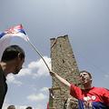 Srbi pri Gazimestanu v bližini Prištine obeležujejo obletnico poraza Srbije prot