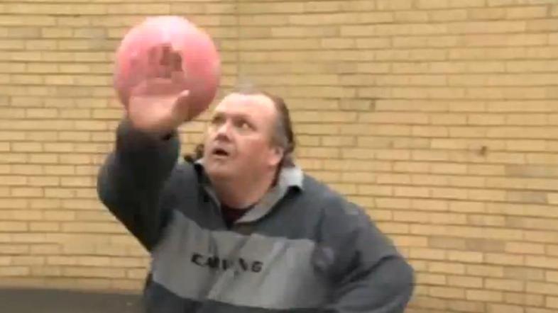 Cassidy velški Maradona Wales Milford Haven Docks pristanišče žongler nogomet no