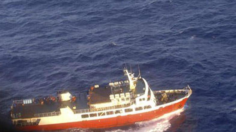 Iskanje morebitnih preživelih se kljub majhnim možnostim nadaljuje.