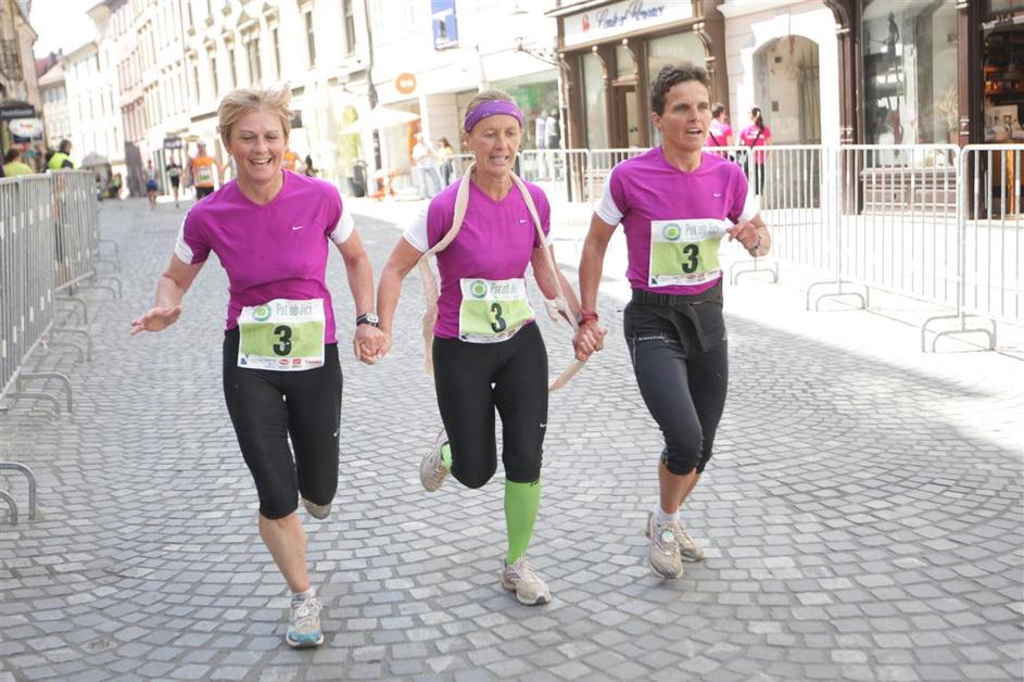 Če želite visokoresolucijsko fotografijo, nam pošljite elektronsko sporočilo na 