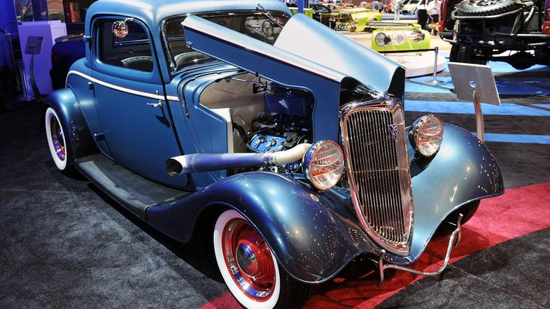 Predelani Fordov starodobnik na razstavi tuniranih vozil v Las Vegasu.