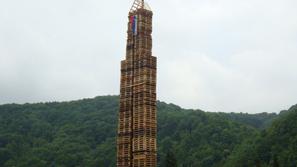 30 metrov visok kres iz Slovenske vasi pri Brezicah.