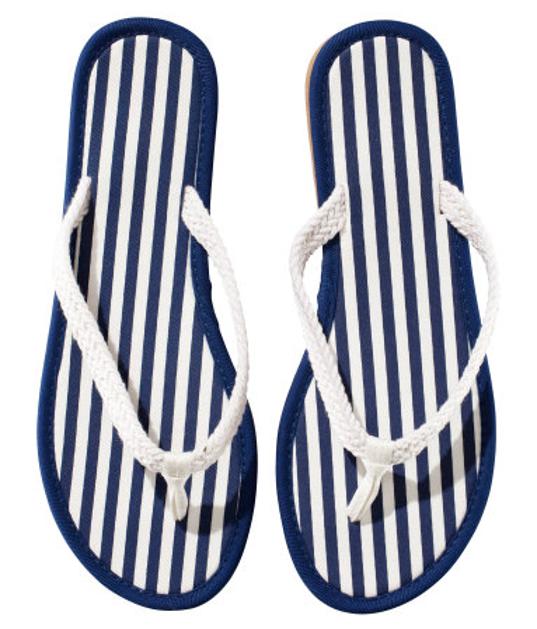 HM, redna cena 4,95 EUR, znižana cena 2,95 EUR