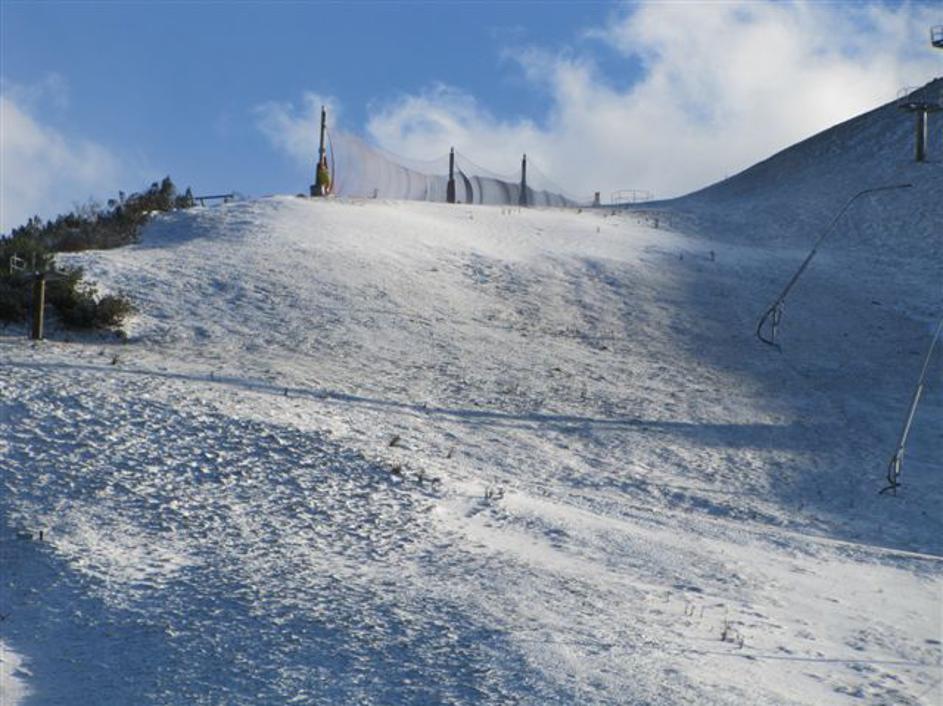 Krvavec pobelil sneg