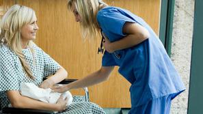 Slovenske babice ob mednarodnem dnevu babic pozivajo k izboljšanju zdravja za ma