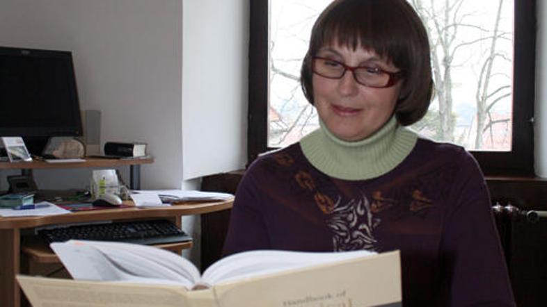 Če imate za dr. Ireno Rahne - Otorepec vprašanje, nam pišite na naslov svetovanj