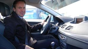 Brglez je dolgoletni inštruktor varne vožnje pri AMZS. Medtem je bil tudi vršile