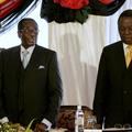 Morgan Tsvangirai (desno) se je zaradi depeše znašel v nezavidljivem položaju. L