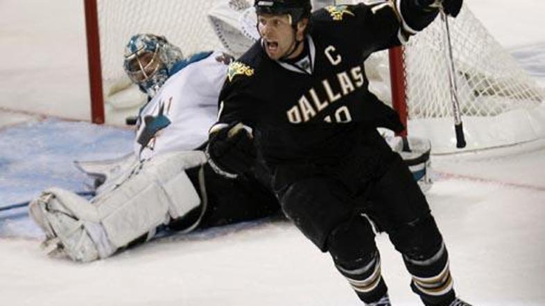 Veselje Brendena Morrowa, ko je v 10. minuti četrtega podaljška premagal Jevgeni