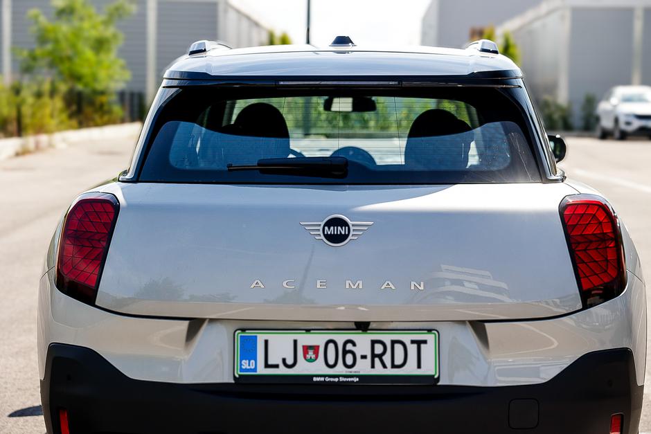 primerjava mini cooper S in mini aceman | Avtor: Saša Despot