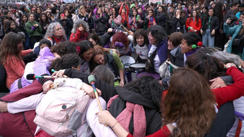 Umor treh deklet v Argentini