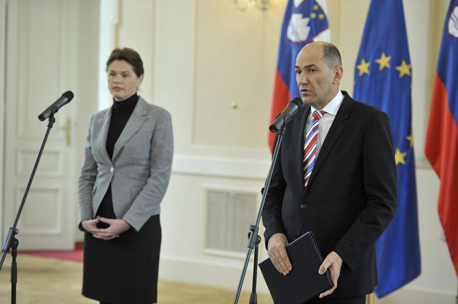 Primopredaja med Janšo in Bratuškovo