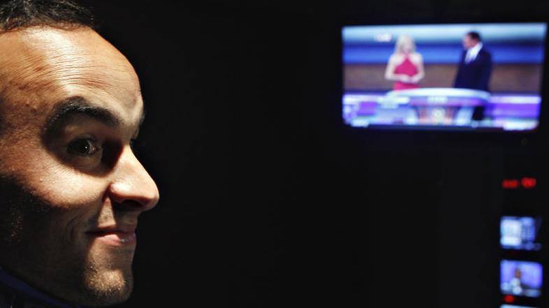 Landon Donovan je žreb skupin spremljal prek malih ekranov. (Foto: Reuters)