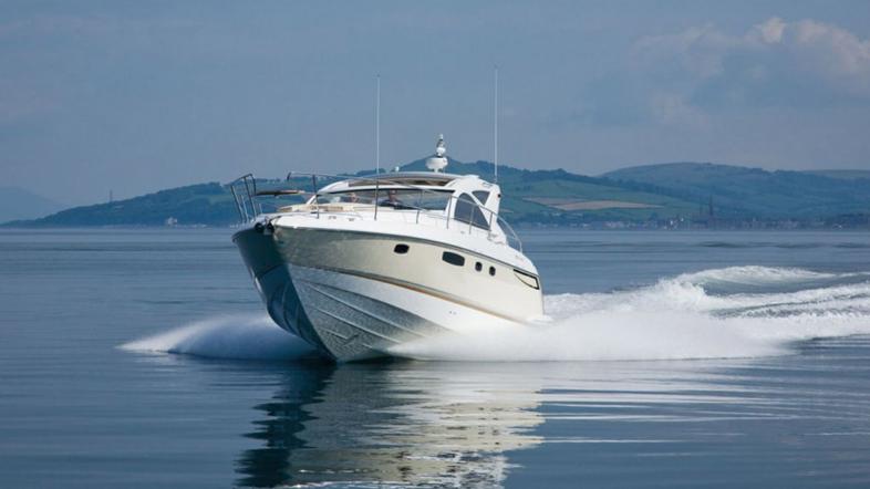 jahta targa 44 fairline