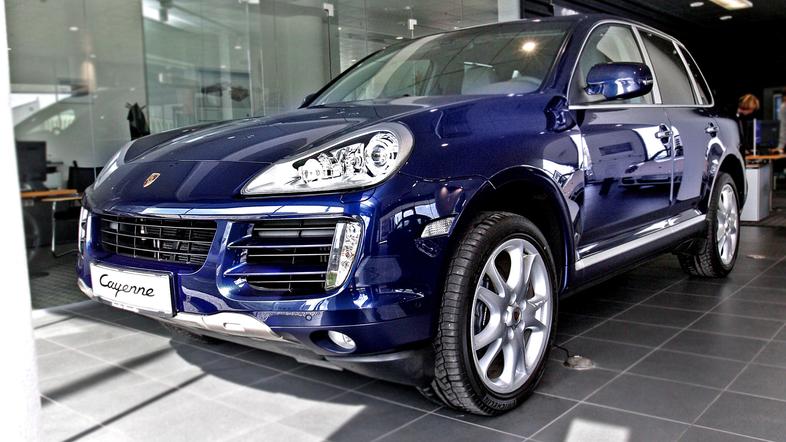 Športni terenec porsche cayenne vam je na voljo že od 51.220 evrov! Samo na Žurn