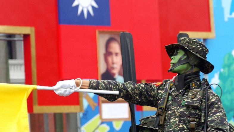 Kitajsko zunanje ministrstvo je napovedalo, da bodo proti ameriškim podjetjem, v