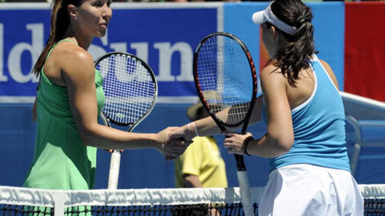 Po vsega 82 minutah je morala Jankovićeva stisniti roko Bartolijevi in priznati 