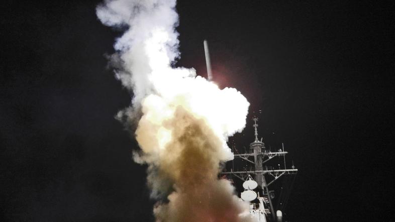 Izstrelitev tomahawka iz rušilca USS Barry