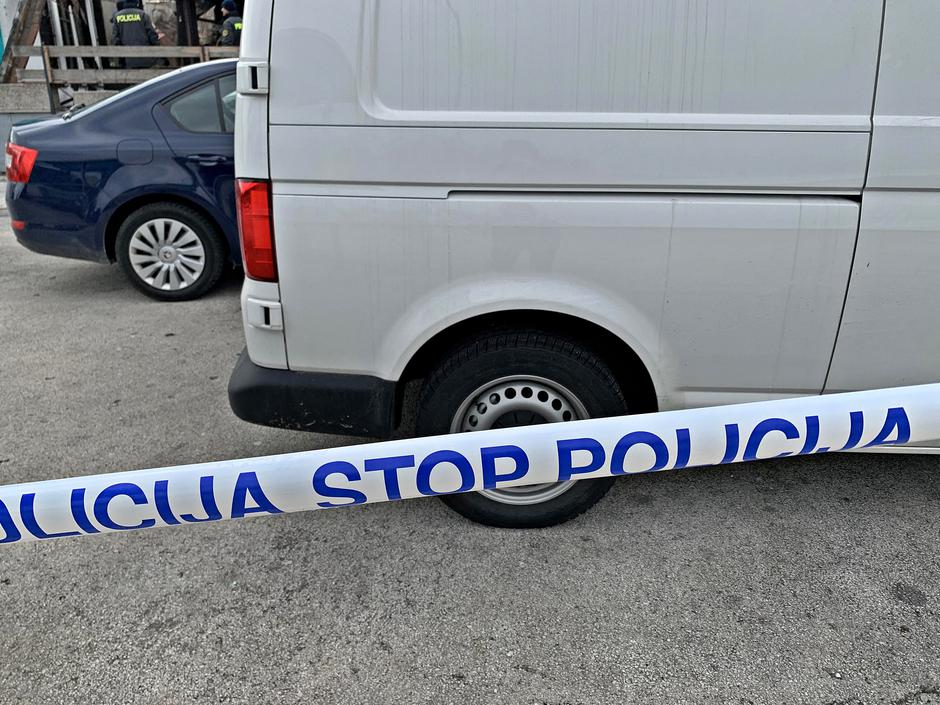 Novice: Policija preiskava policijski trak | Avtor: Andrej Leban