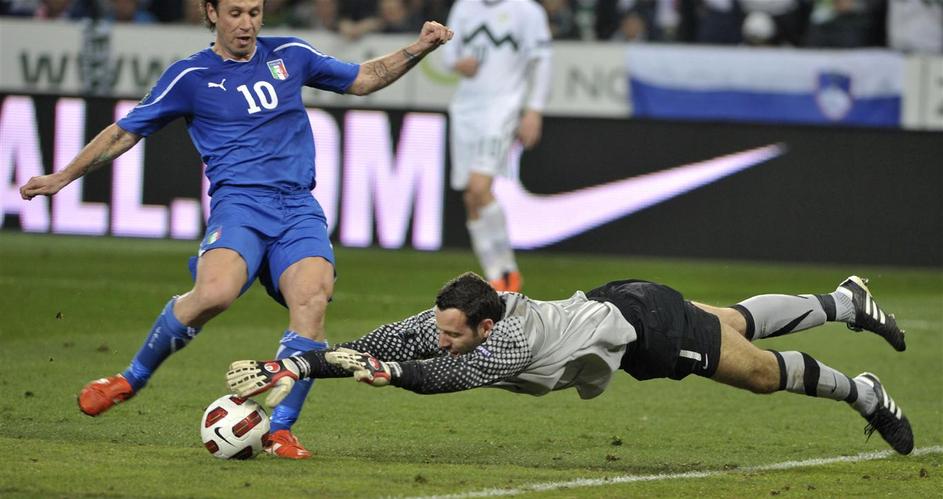 Cassano, Handanovic Slovenija Italija kvalifikacije za Euro 2012 EP Stožice