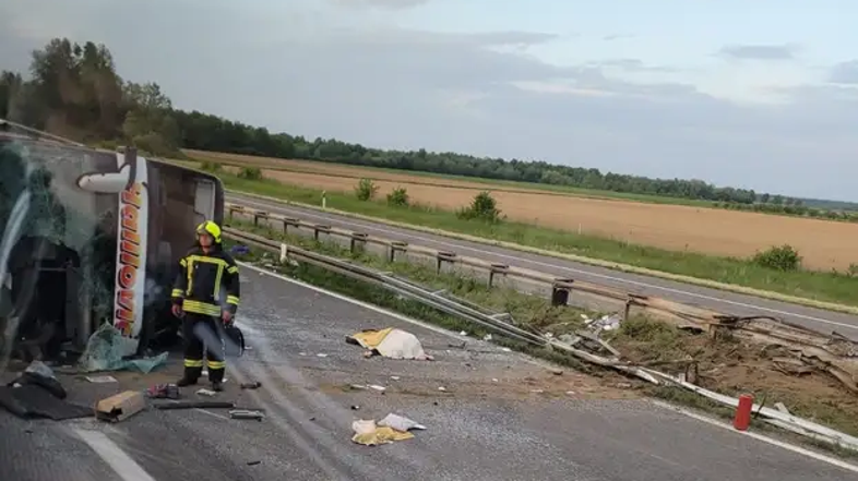 Prometna nesreča avtobusa na hrvaški avtocesti