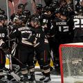 Veselje hokejistov Anaheima ob zmagovitem zadetku v 33 sekundi podaljška.