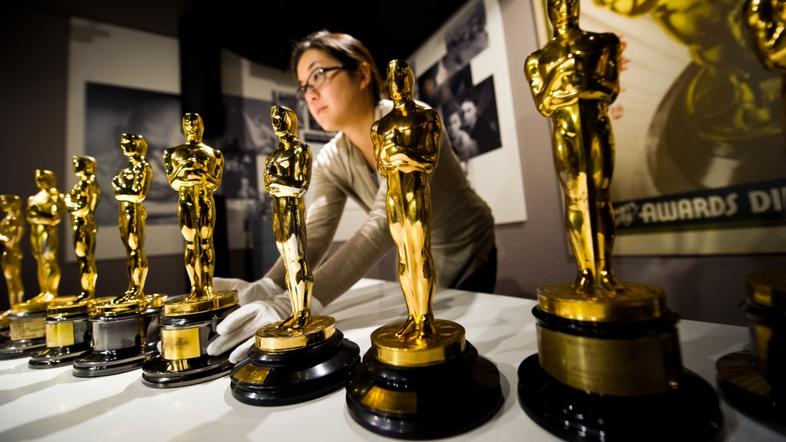 scena 10.01.13. oskarji, An employee of the 'Academy of Motion Picture Arts and 