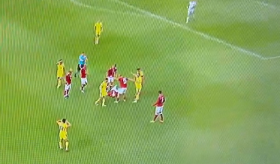 Eriksen se je spet zgrudil, tekmo predčasno zaključili