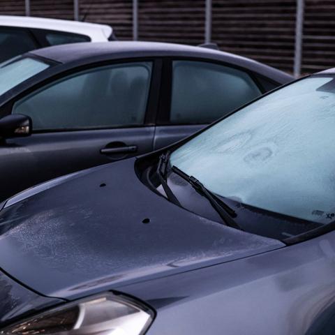 zamrznjeno avtomobilsko steklo