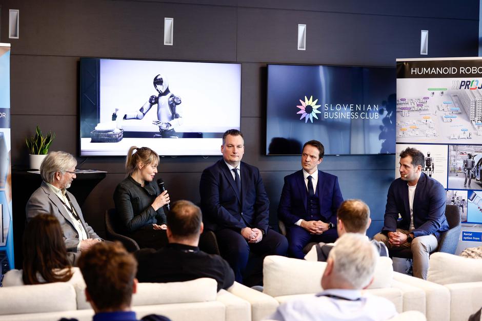 humanoidni robot Ubtech Walker S2 | Avtor: Saša Despot