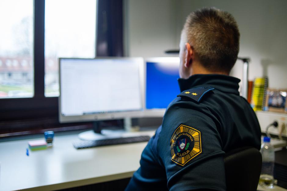 Obisk SENP, specializirana enota za nadzor prometa, obdelava meritev prekoračitve hitrosti z radarjem | Avtor: Anže Petkovšek