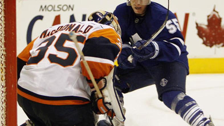 Jason Blake končno podaja in zadeva, Torontončani tako znova verjamejo v svoje L