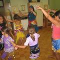 Učna pomoč v dnevnem centru za romske otrok je vse bolj obiskana. Finančna pomoč