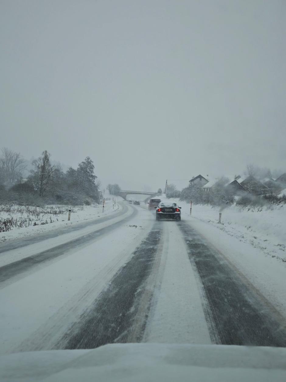 Sneg, zasnežena cesta, vreme, poledica | Avtor: Žurnal24 