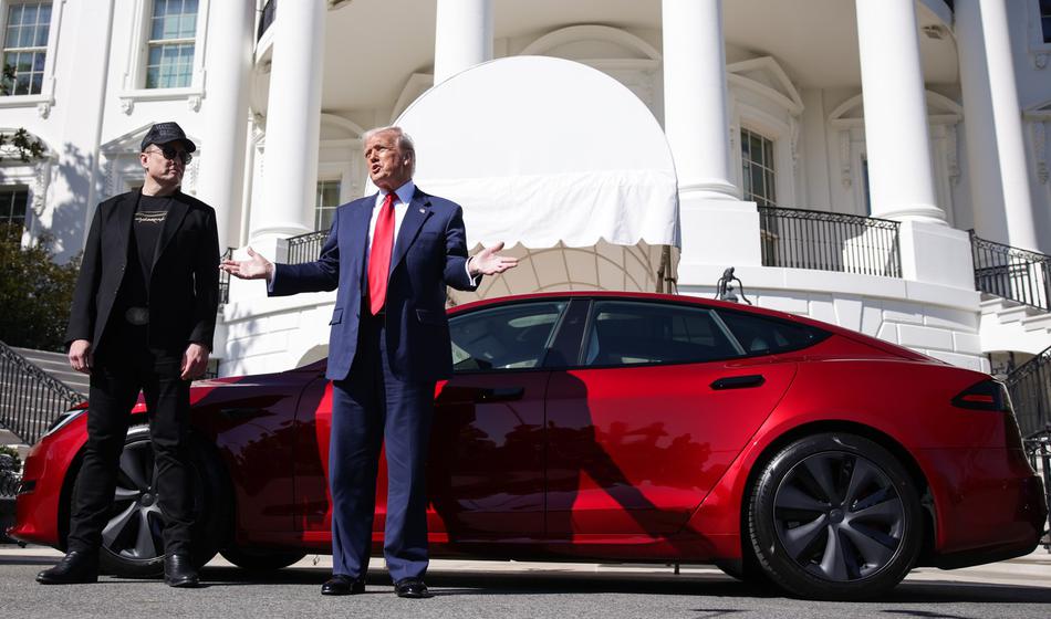 Muska spor s Trumpom drago stal, dokaz je prodaja Tesle