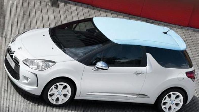 DS3 želi biti nekaj posebnega tako glede oblike kot uporabnosti. Na boku je lepo