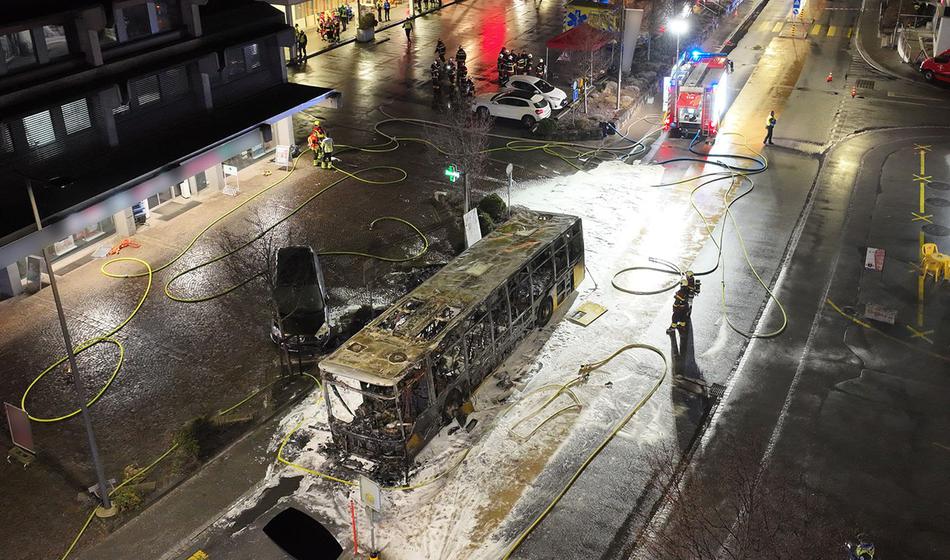 Moški vstopil na avtobus in se zažgal, umrlo šest oseb